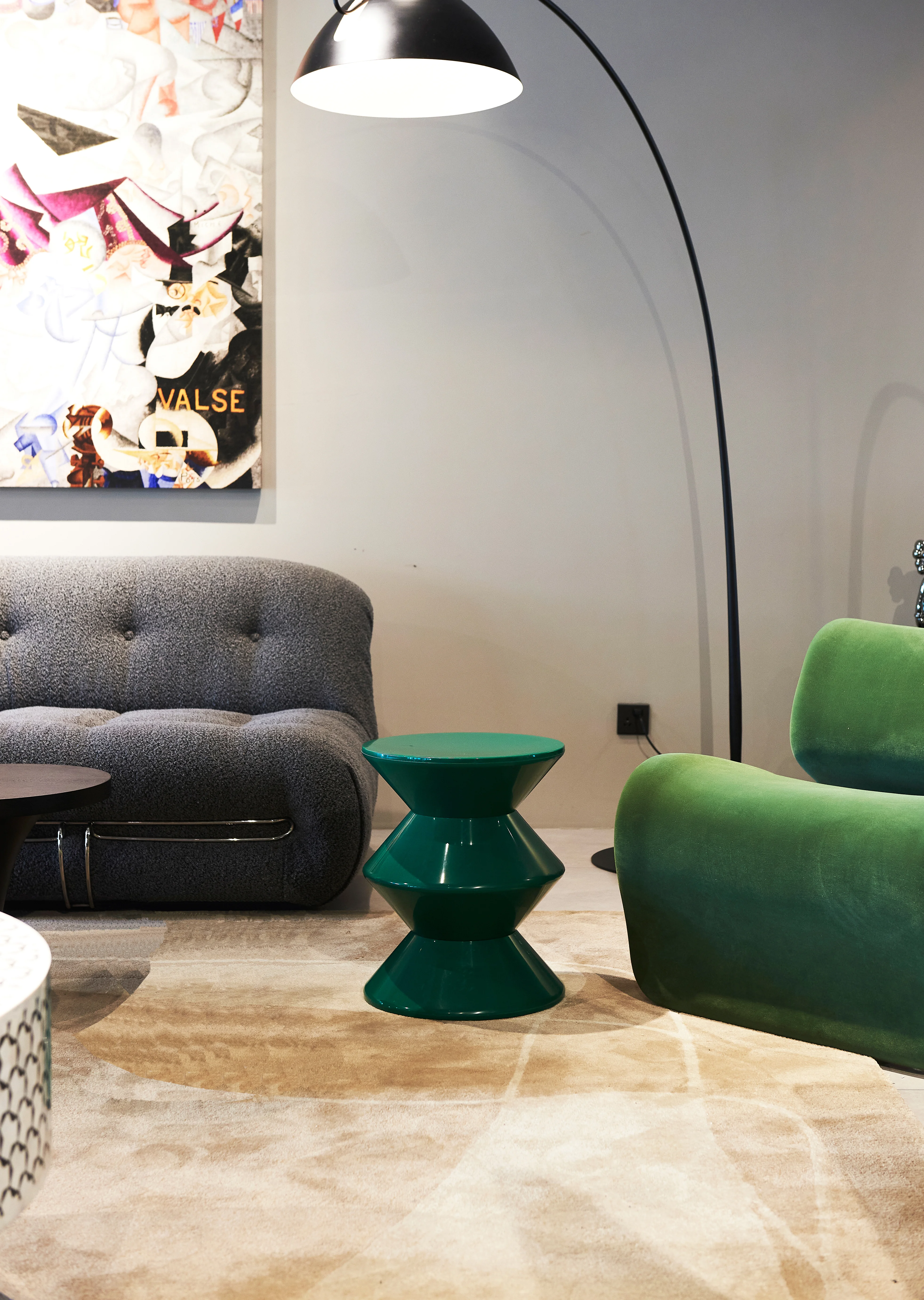 Aura Modern Plastic Side End Table, Indoor/Outdoor Use, Green