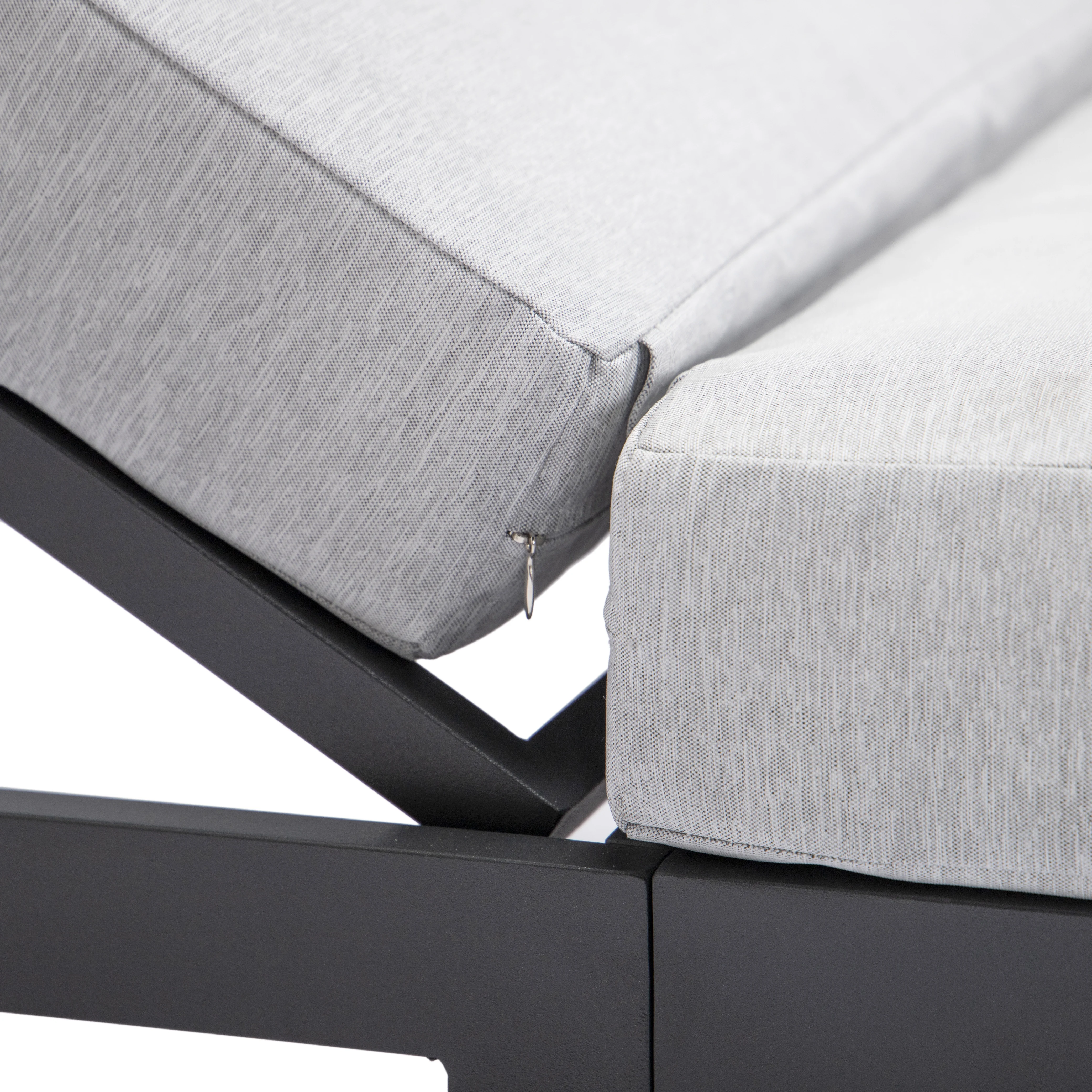 Chelsea Modern Outdoor Chaise Lounge Chair With Cushions