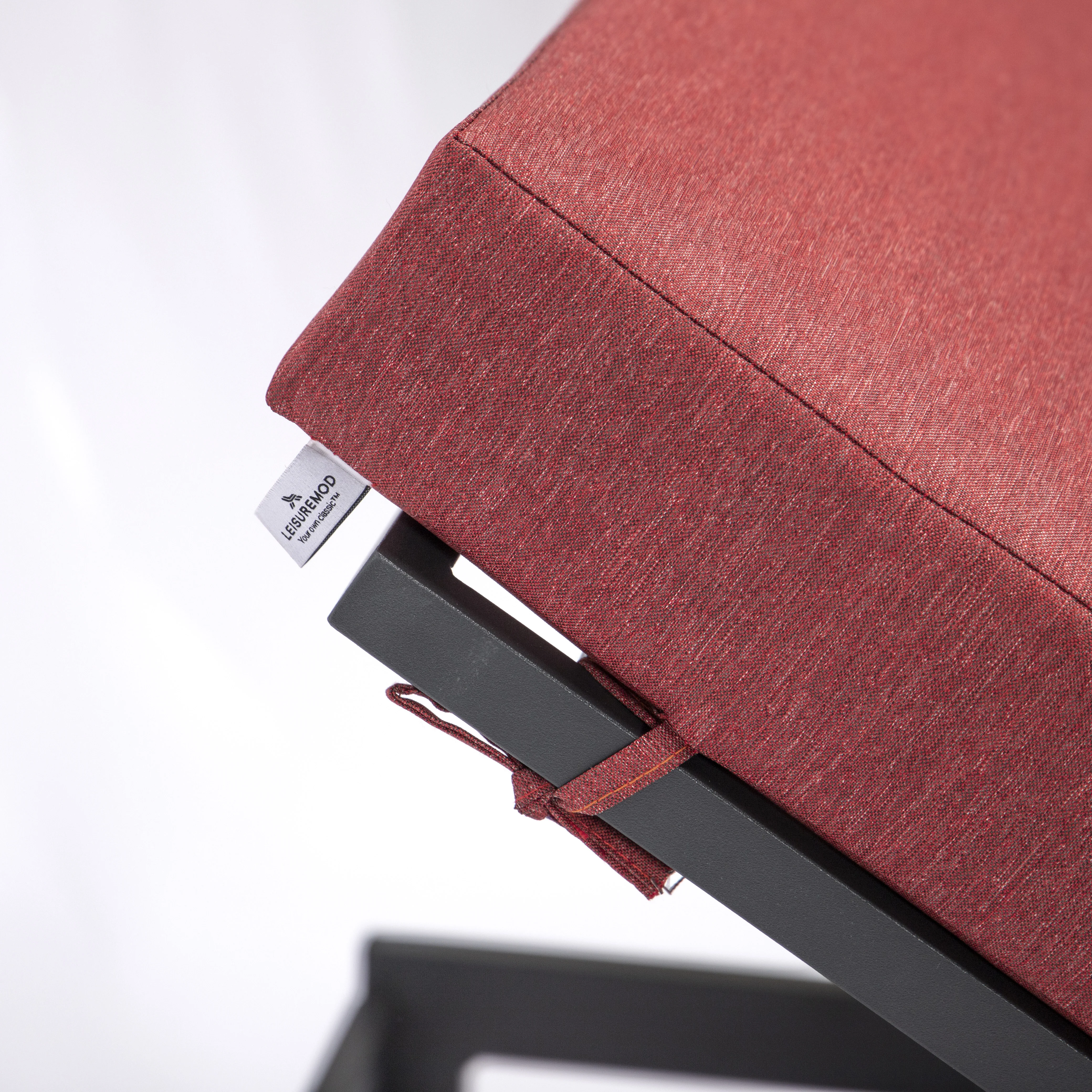 Chelsea Modern Outdoor Chaise Lounge Chair With Cushions