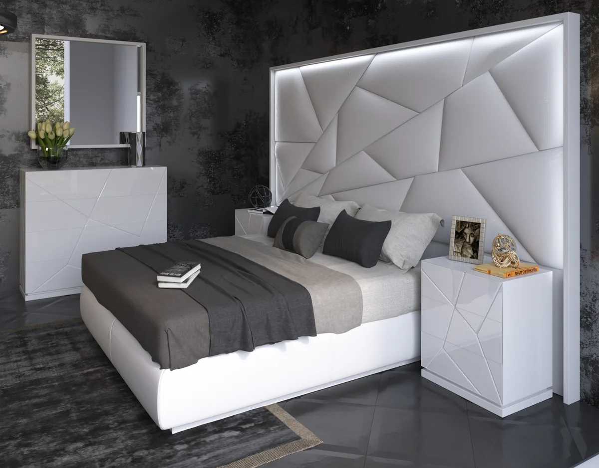 Majesty Bedroom w/light and Kiu cases