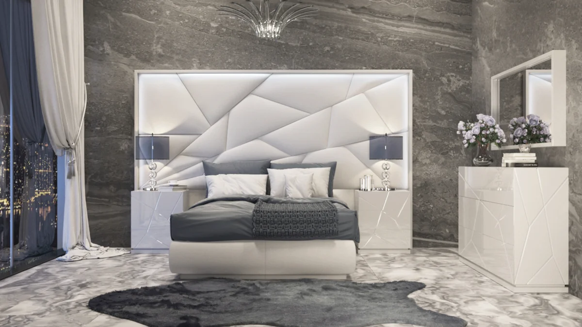 Majesty Bedroom w/light and Kiu cases