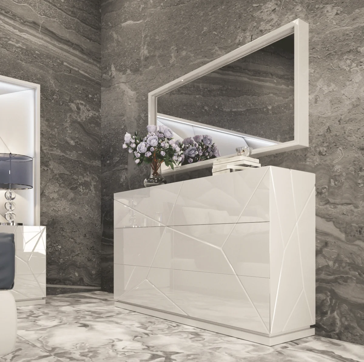 Majesty Bedroom w/light and Kiu cases