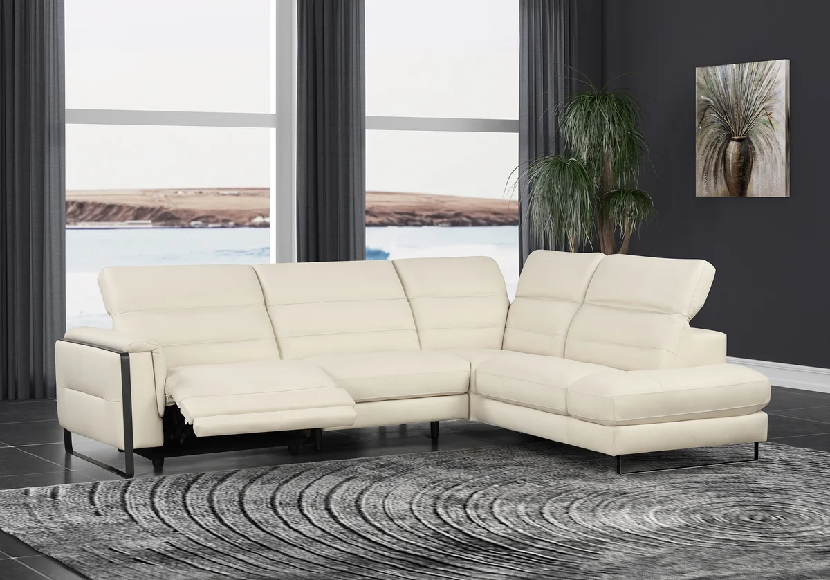 Eminence Sectional w/ recliner