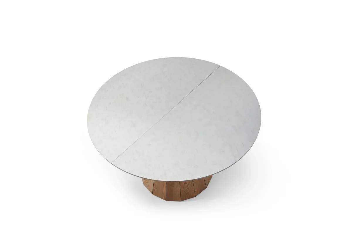 9493 Table with 1449 Chairs