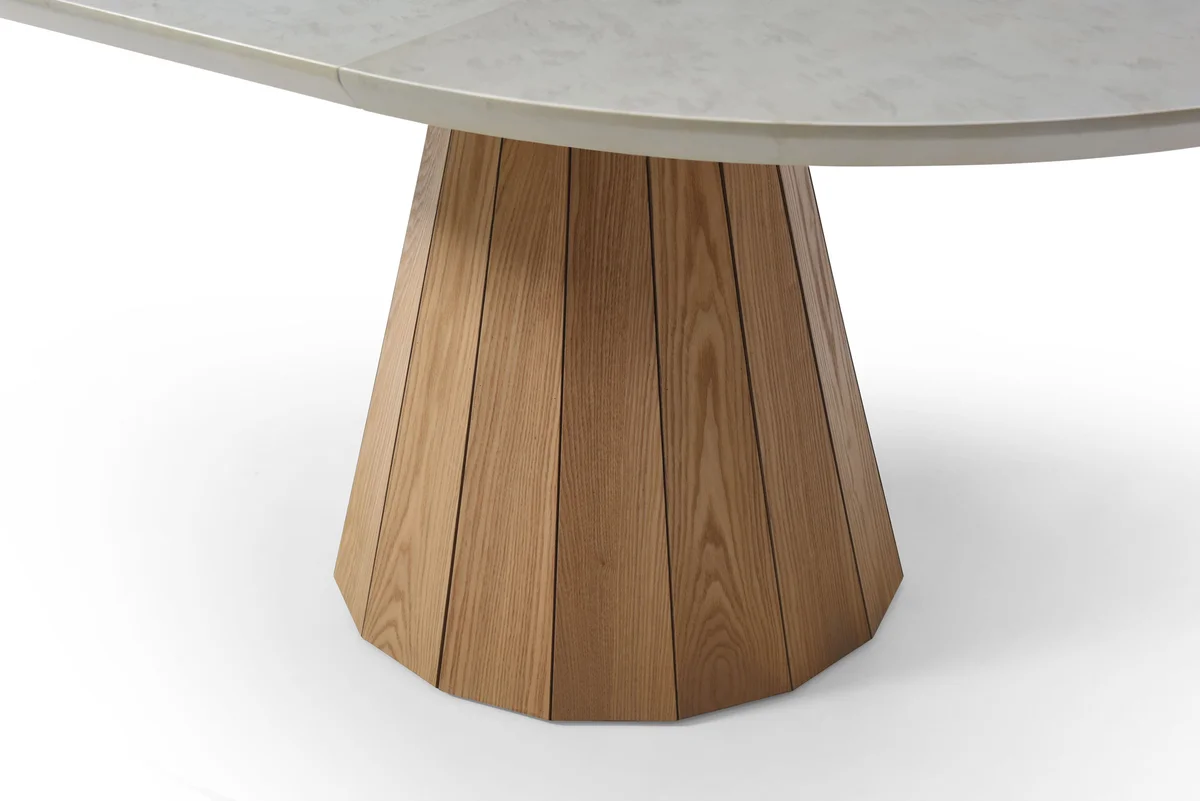 9493 Table with 1449 Chairs