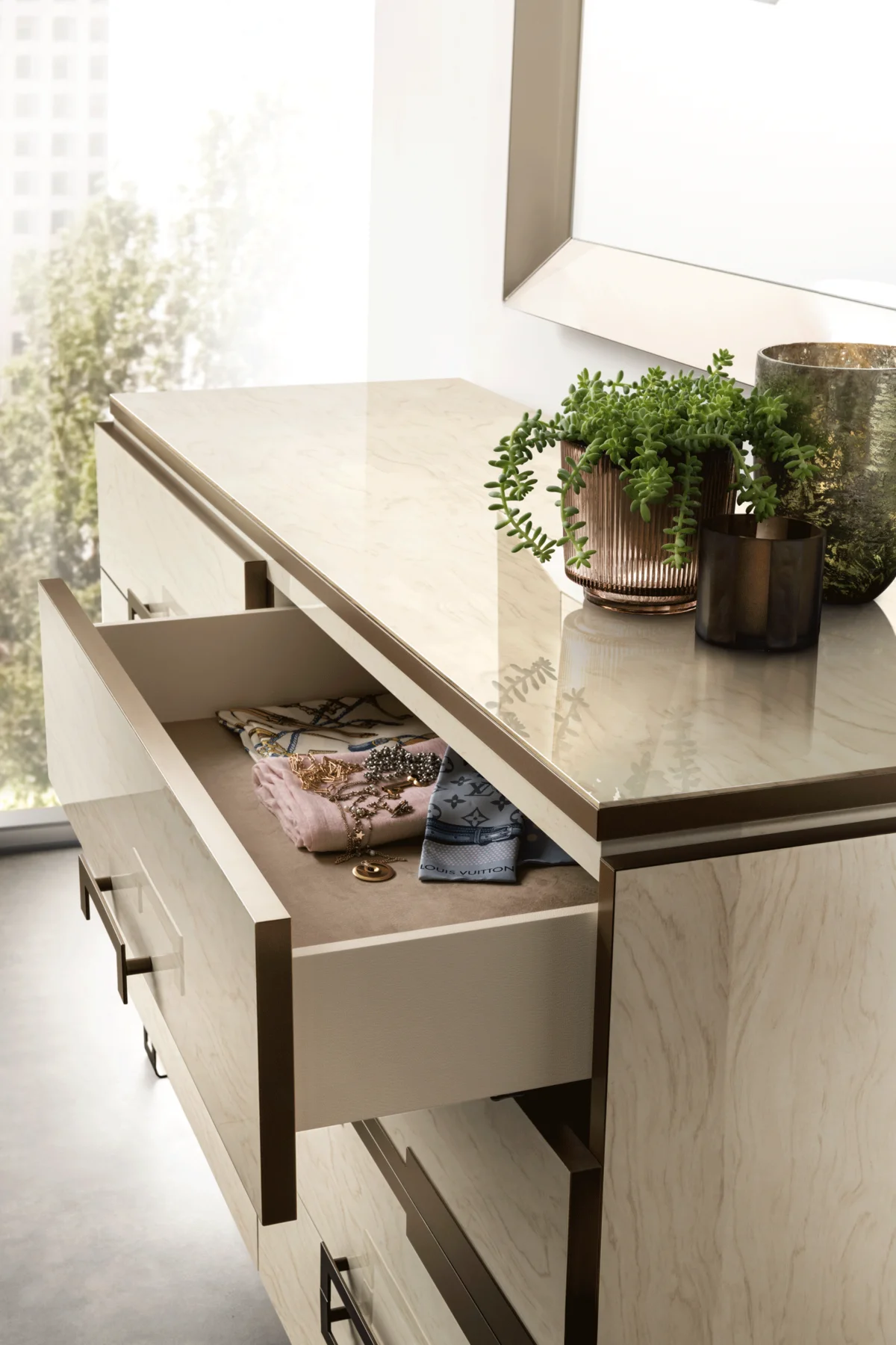 Poesia Bedroom w/ Light