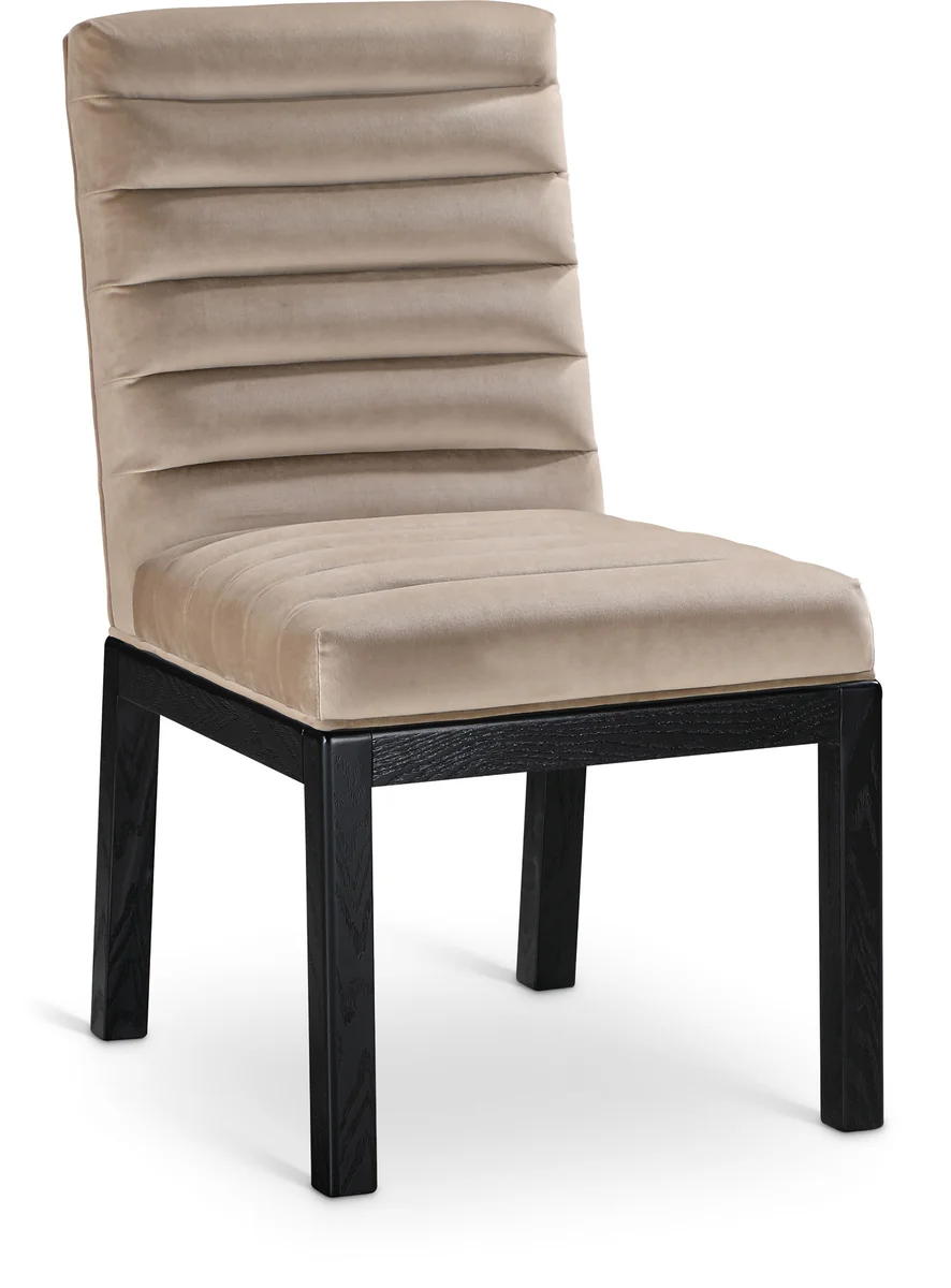Evelyn - Dining Chair With Black Legs - Taupe