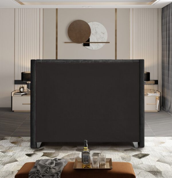 Aiden Velvet Upholstered Bed
