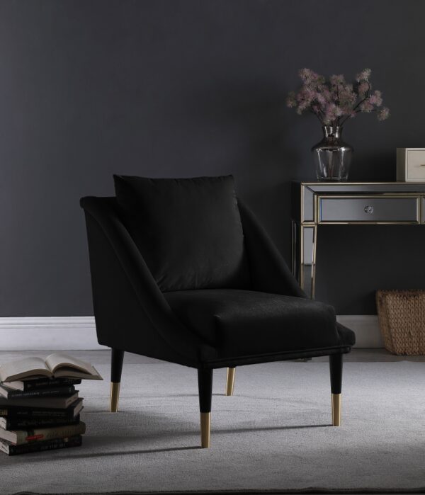 Elegante Velvet Upholstered Chair