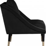 Elegante Velvet Upholstered Chair