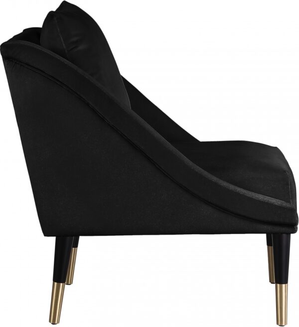 Elegante Velvet Upholstered Chair