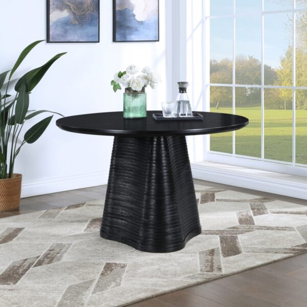 Bernada 48" Solid Wood And Oak Veneer Dining Table