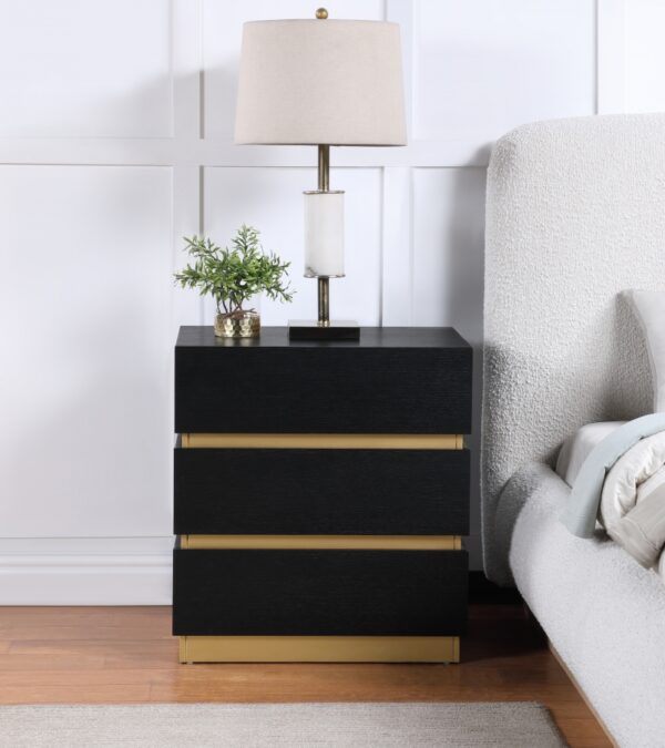 Zaylan Oak Veneer Night Stand