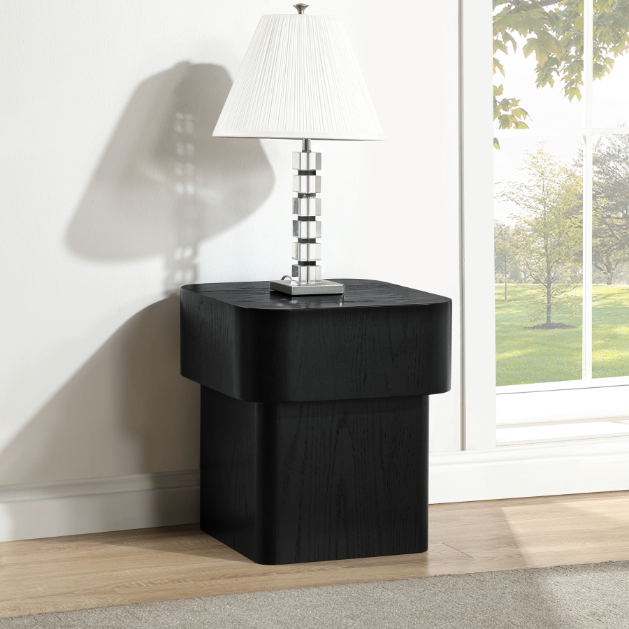 Oakmont Oak Veneer End / Side Table