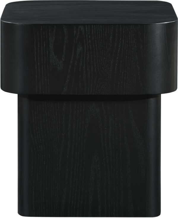 Oakmont Oak Veneer End / Side Table