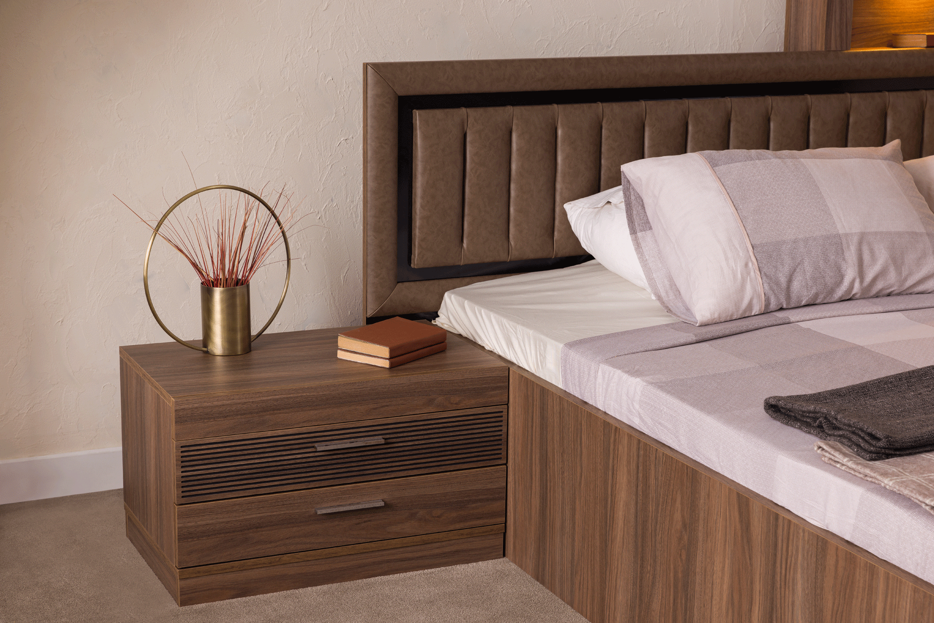Lindo Nightstand Gallery 1