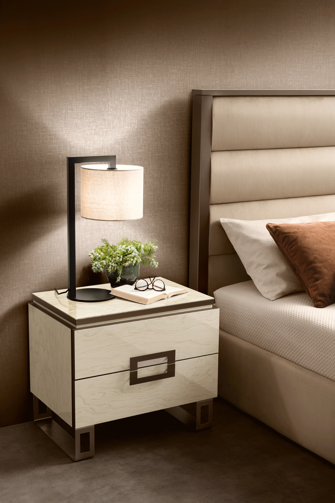 Poesia Nightstand Gallery 1