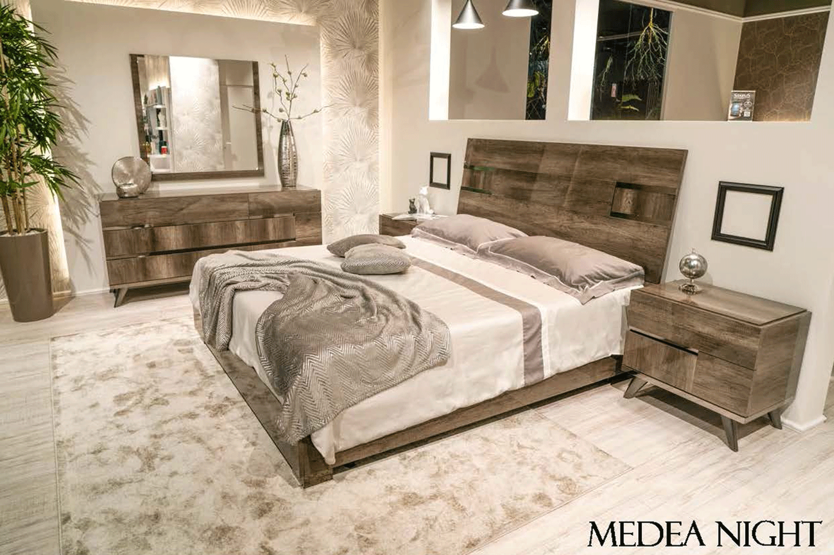 Medea Night Additional Items Gallery 1