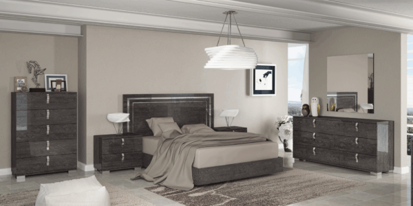 Sarah Bedroom Gallery 1