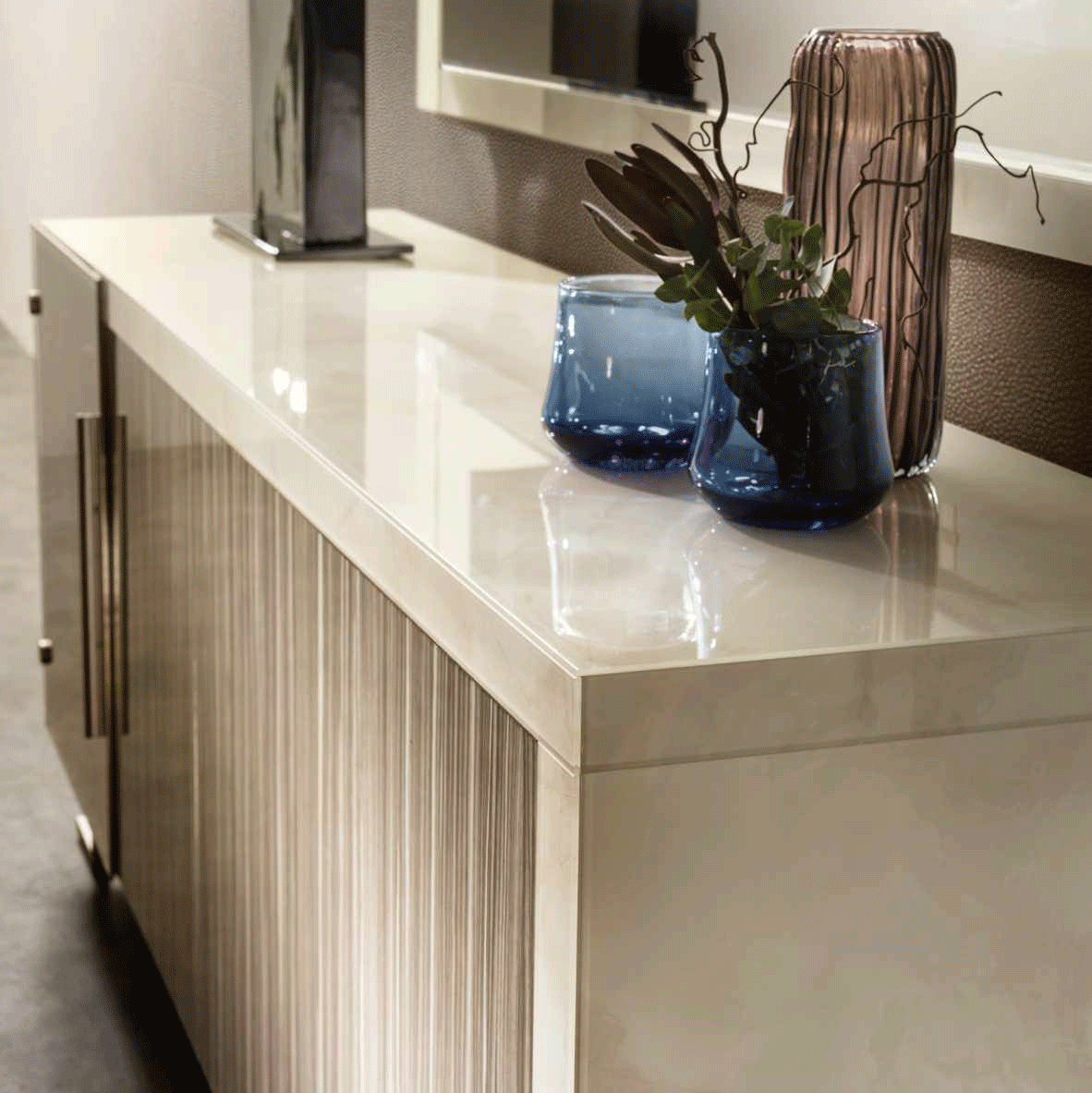 Luce 4 Door Buffet w/ Mirror Gallery 1