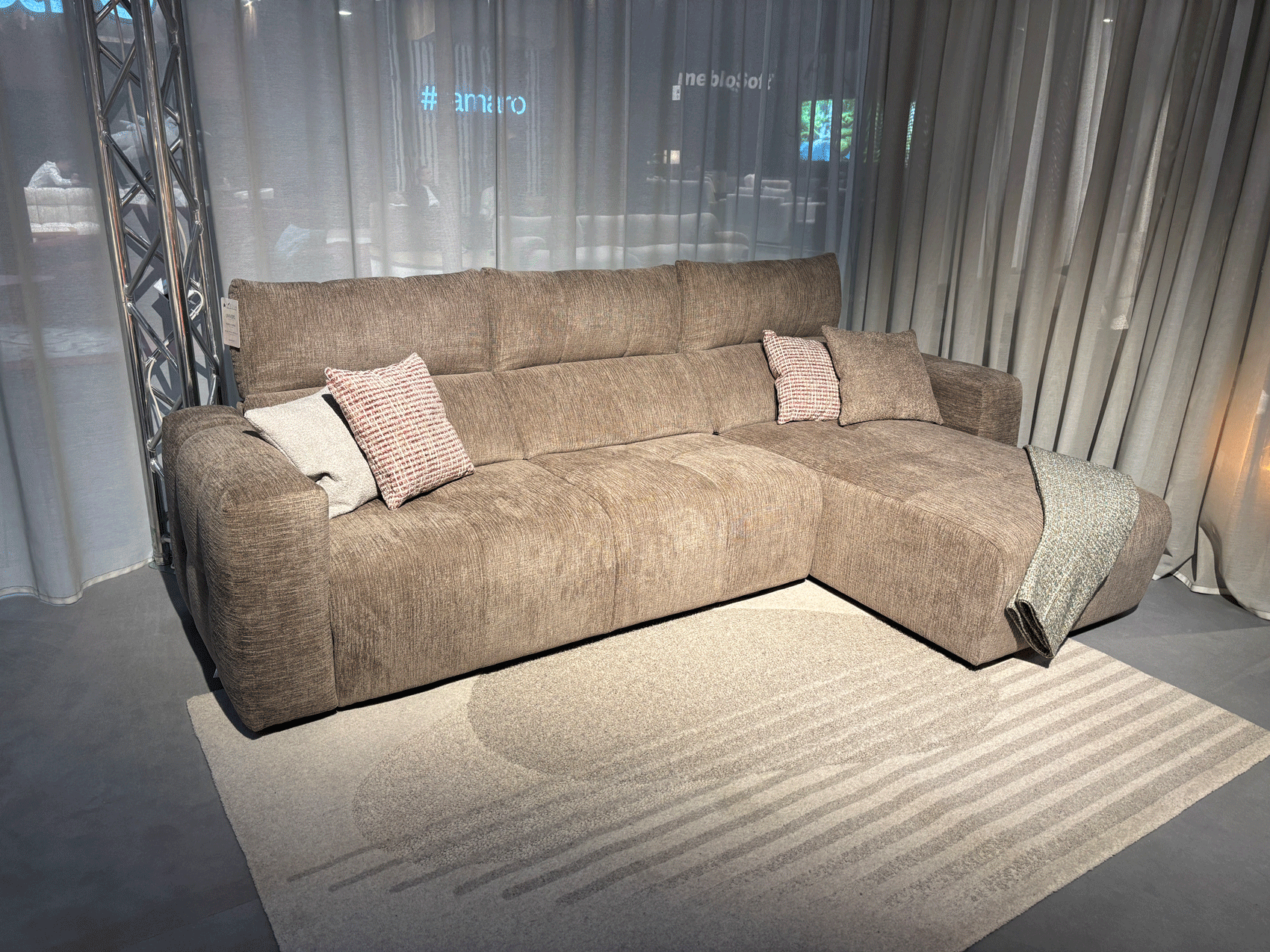 Univers Sectional w/bed, recliner and storage Gallery 1