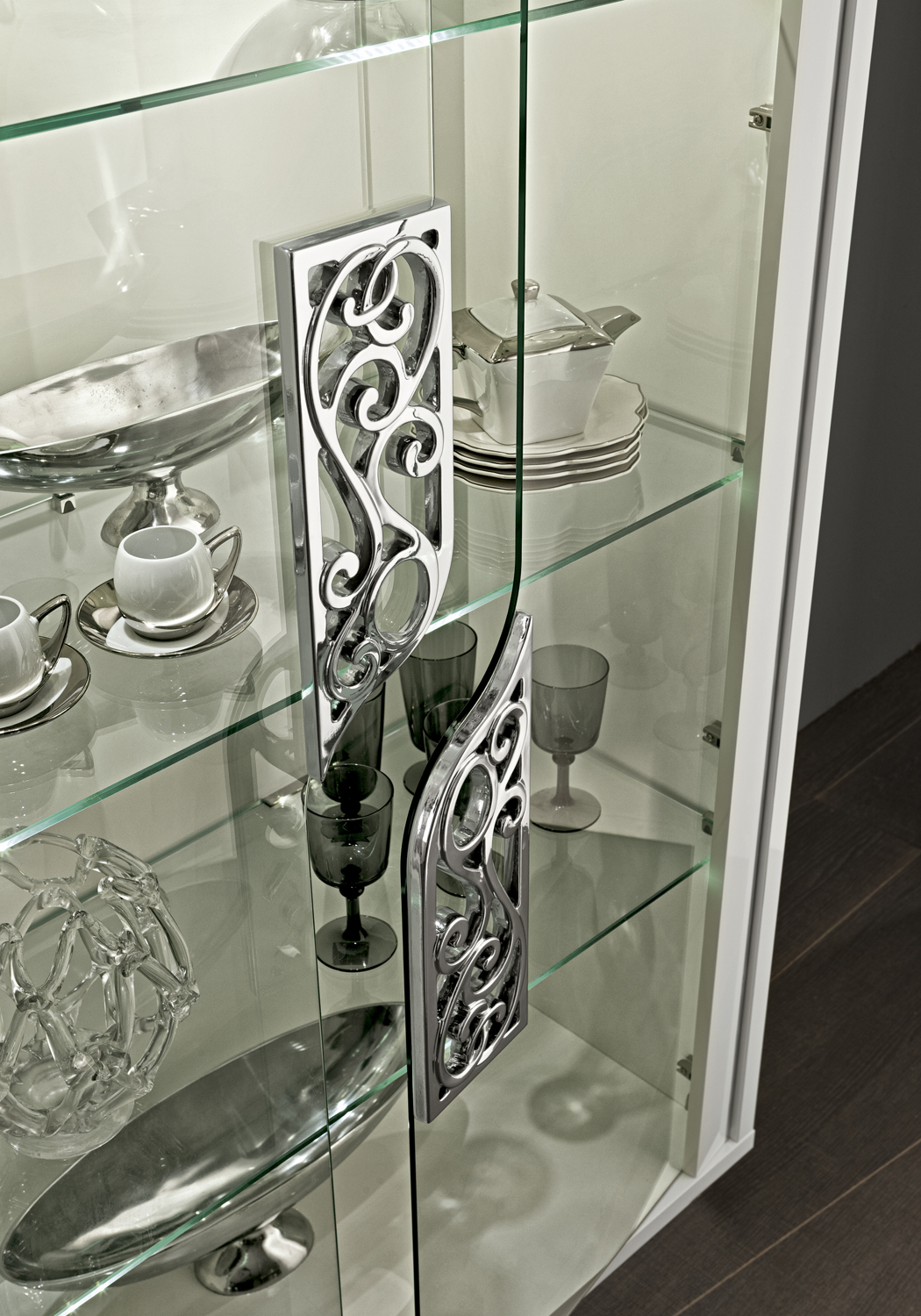 Roma 2-Door Curio White Gallery 1